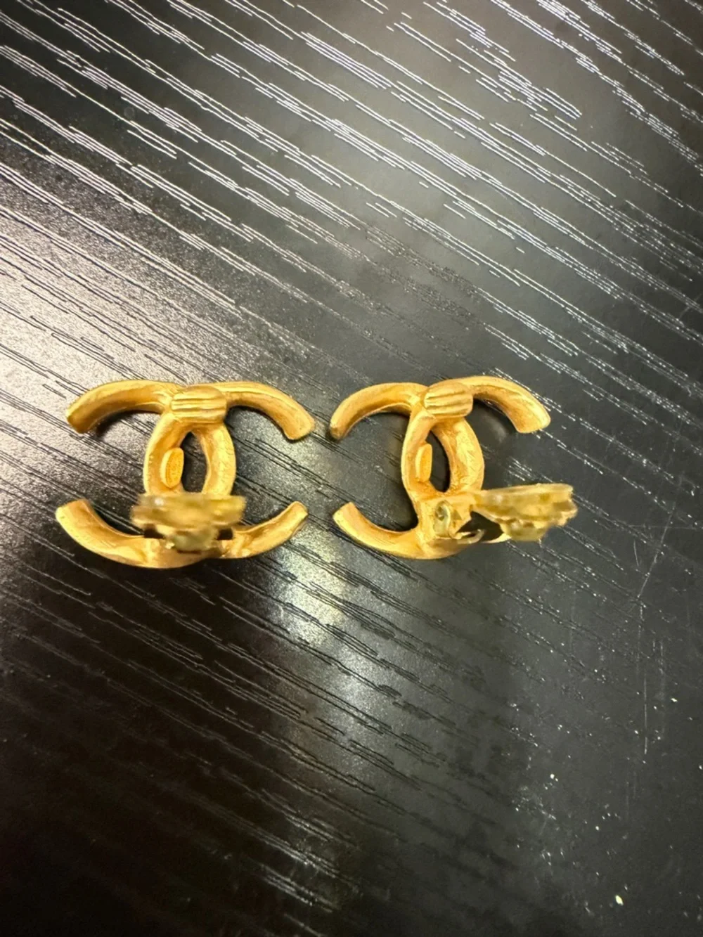 CHANEL Gold Interlocking CC Clip-On Earrings - Picture 5 of 7